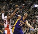 Los Lakers remontan a Toronto y suman su segundo triunfo