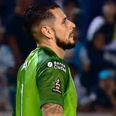 ¡Imbatible! Las grandes atajadas de Arias en nueva copa de Racing