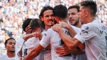 Corona, sobre Cavani: “Es como un padre, si ellos están en casa, los niños están más tranquilos”