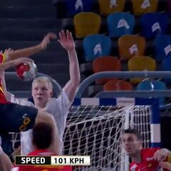 Levanta del sillón a un país como su padre: el golazo de Dujsebaev a más de 100 km/h