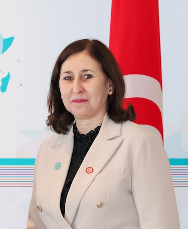 Forma de gobierno: República semipresidencialista | Zaafarani es una ingeniera sin afiliación política, es una figura tecnócrata nombrada por el presidente de la República tras la reciente crisis financiera del país. Ejerce el puesto desde el 21 de marzo de 2025.  