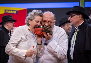 La subasta de la trufa negra de Teruel recauda 15.000 euros en Madrid Fusión a favor de los afectados de Adamuz