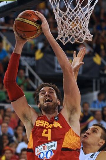 Pau Gasol con Bogdan Bogdanovic.