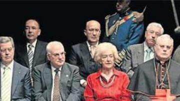 <b>SEVILLANÍA. </b>Algunas de las personas e instituciones más ilustres de Sevilla fueron galardonadas ayer en el Teatro Lope de Vega con la Medalla de la Ciudad.