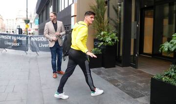 Gerard Moreno, antes de entrar al hotel de concentración en Liverpool.