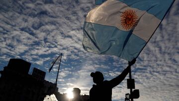 Demonstrators take part in a protest against the national government and the quarantine measures in the city of Buenos Aires, during Argentina's independence day, amid the coronavirus disease (COVID-19) outbreak, at the Buenos Aires obelisk, Argentina July 9, 2020. REUTERS/Agustin Marcarian TPX IMAGES OF THE DAY