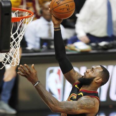 LeBron James: "I won't throw my team-mates under the bus"