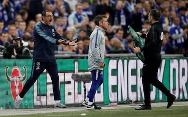 En el ¨²ltimo minuto de la segunda parte de la pr¨®rroga de la Carabao Cup, Kepa Arrizabalaga, portero del Chelsea, se neg¨® a abandonar el campo sustituido. El italiano Sarri hab¨ªa mandado a Willy Caballero saltar al campo por el portero espa?ol, pero Kepa