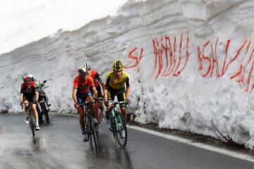 Decimotercera etapa entre Pinerolo y Ceresole Reale de 196 km. Primoz Roglic, Giulio Ciccone, Vincenzo Nibali y Pavel Sivakov.