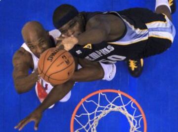 Chauncey Billups y Zach Randolph.