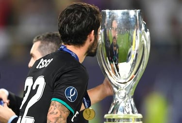 Manchester United didn't sign Isco because 'his head is too big for his body'