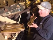 Nick Mead, el mecánico que abrió un antiguo tanque de guerra ruso y encontró un tesoro de lingotes de oro: “No sabíamos qué hacer”