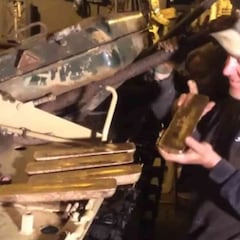 Nick Mead, el mecánico que abrió un antiguo tanque de guerra ruso y encontró un tesoro de lingotes de oro: “No sabíamos qué hacer”