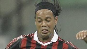 Ronaldinho entrenará una hora y media extra para recuperar su nivel