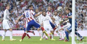 Raúl García marca el 1-1 en la ida de la Supercopa de España contra el Real Madrid el 19 de agosto de 2014.