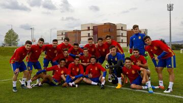 Los futbolistas de la Sub-17 posan para AS.