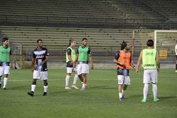 El Miami United FC calentando.