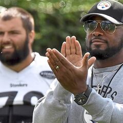 Mike Tomlin contrariado por la actitud de Alejandro Villanueva