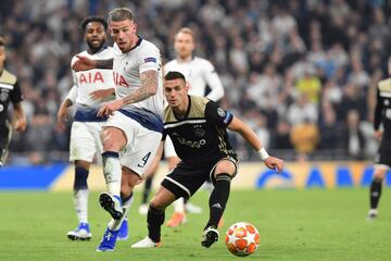 Tottenham, con Davinson Sánchez en la cancha, cayó en su casa ante Ajax en la semifinal de la Champions League. El gol de la victoria llegó a través de Van De Beek en el minuto 14.  
