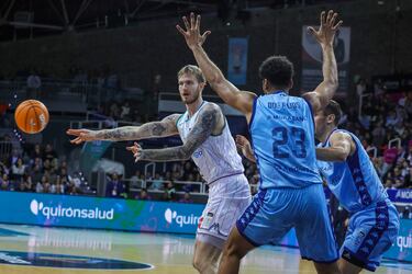 El Unicaja fortalece su liderato con mano de hierro
