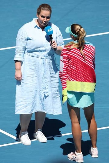 Player-turned commentator Jelena Dokic (L) talks to Poland's Magda Linette after her women's singles match against France's Caroline Garcia on day eight of the Australian Open tennis tournament in Melbourne on January 23, 2023. - -- IMAGE RESTRICTED TO EDITORIAL USE - STRICTLY NO COMMERCIAL USE -- (Photo by Martin KEEP / AFP) / -- IMAGE RESTRICTED TO EDITORIAL USE - STRICTLY NO COMMERCIAL USE -- (Photo by MARTIN KEEP/AFP via Getty Images)