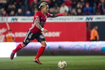 El campeón de goleo en el torneo anterior aún tiene su futuro en el aire. Sin embargo, no fue colocado en el fútbol mexicano y su única salida sería al extranjero. El colombiano es pieza fundamental en el equipo, pues es quien comanda el ataque.