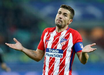 Capitán y buque insignia del Atlético del Cholo. Pero Gabi tenía una historia previa. Había salido de la cantera y después de una productiva cesión al Getafe se había asentado con el primer equipo hasta decidir que sus caminos debían separarse en el verano de 2007, cuando firmó por el Zaragoza. En el conjunto aragonés fue ganando experiencia en Primera, sumando galones, portando el brazalete de capitán y mostrando su garra, trabajo, esfuerzo y calidad en la sala de máquinas. El Atlético le reincorporó en el verano de 2011 después del descenso maño en un fichaje poco mediático por aquel entonces. Hasta que Gabi dejó patente su evolución y se convirtió en un futbolista imprescindible para Simeone. El capitán por derecho propio, puro carácter y la referencia del técnico sobre el campo que vivió siete temporadas magníficas sin bajar ninguna de ellas de los 45 partidos disputados y alcanzando en cuatro los 50. Gabi, que siempre mostraba su mejor versión en las finales y partidos importantes, levantó Liga, Copa del Rey, dos Europa League, una Supercopa de Europa y la Supercopa de España.  