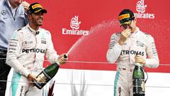 Hamilton y Rosberg en el podium de Silverstone.