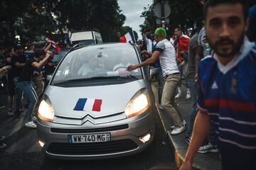 Los aficionados franceses celebraron la clasificación de su selección para la final del Mundial.