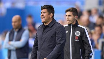 El entrenador del Huesca, Xisco, durante un partido contra el Legan&eacute;s.