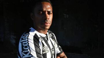 Robinho no ha llegado a ver culminado su fichaje por el Santos. 