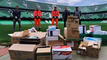 El material donado por el Betis, en el Villamarín.