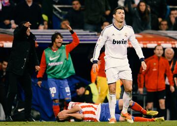 Al final del encuentro y ante la desesperación del Real Madrid, el delantero portugués del Real Madrid lanzó una patada al capitán del Atlético de Madrid y fue expulsado.