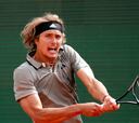 Zverev sufre para ganar en su vuelta a la tierra