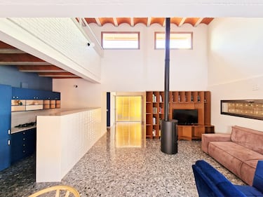 Un padre constructor y un hijo arquitecto construyen esta casa sostenible de 80 m2 en un pequeño pueblo rural de Córdoba