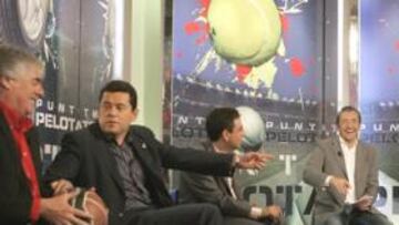 <b>FAVORITO. </b>Siro López, Tomás Roncero, Elías Israel y Josep Pedrerol, en un momento de 'Punto Pelota'.