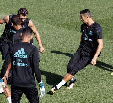 Cristiano y Modric protagonistas en el entrenamiento