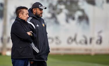Lim se engatusa con Rino