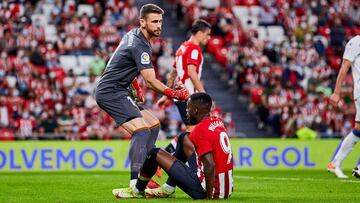 Unai Simón con Williams ante el Alavés.