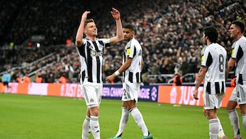 Newcastle United's English midfielder #11 Harvey Barnes celebrates scoring the team's third goal during the UEFA Champions League league-phase football match between Newcastle United and PSV Eindhoven at St James' Park in Newcastle-upon-Tyne, north-east England on January 21, 2026. (Photo by Oli SCARFF / AFP)