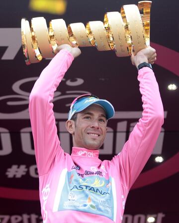 En sus vitrinas tiene dos Giros de Italia conseguidos en 2013 y 2016.