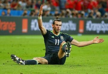 La selección de Gareth Bale se jugará sus esperanzas en el último juego del grupo D frente a República de Irlanda. El empate podría no ser suficiente para amarrar repechaje, por lo que la victoria es el camino más factible y esperar quedar como de los mejores segundos lugares. La derrota lo dejaría fuera de toda posibilidad. 