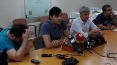 El seleccionador espa&ntilde;ol de waterpolo, Gabi Hern&aacute;ndez, atiende a los medios hoy en Sant Cugat del Vall&eacute;s.