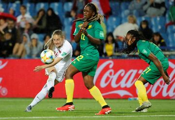 Japón empató sin goles ante Argentina y Canadá logró la victoria por la mínima diferencia ante Camerún.