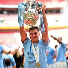 Julián Álvarez wins the treble and World Cup in the same year as Guardiola gets second treble