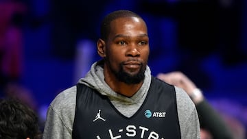OAKLAND, CALIFORNIA - FEBRUARY 15: Kevin Durant #35 of the Phoenix Suns and Shaq's OGs looks on during 2025 NBA All-Star Practice & Media Availability at Oakland Arena on February 15, 2025 in Oakland, California. NOTE TO USER: User expressly acknowledges and agrees that, by downloading and or using this photograph, User is consenting to the terms and conditions of the Getty Images License Agreement. Thearon W. Henderson/Getty Images/AFP (Photo by Thearon W. Henderson / GETTY IMAGES NORTH AMERICA / Getty Images via AFP)