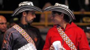 <b>ANIMADOS. </b>Djokovic y Nadal, con el sombrero típico colombiano.