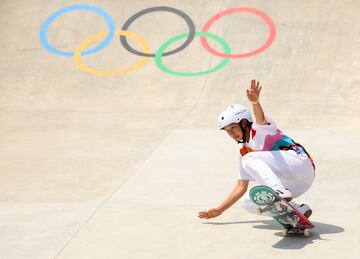 Momiji Nishiya ha pasado de jugar al skate en las calles de Osaka a ser campeona olímpica de ‘skatepark’, una de las dos modalidades en los Juegos de Tokio. La deportista refleja la nueva apuesta del COI por deportes para conectar al público juvenil. En París habrá nuevos.