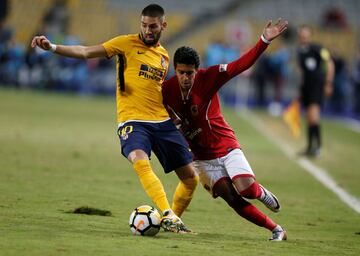 Yannick Carrasco y Ahmed Mohamed Bekhit Abdelgaber.