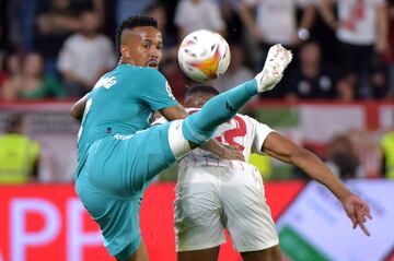 Eder Militao y Anthony Martial.